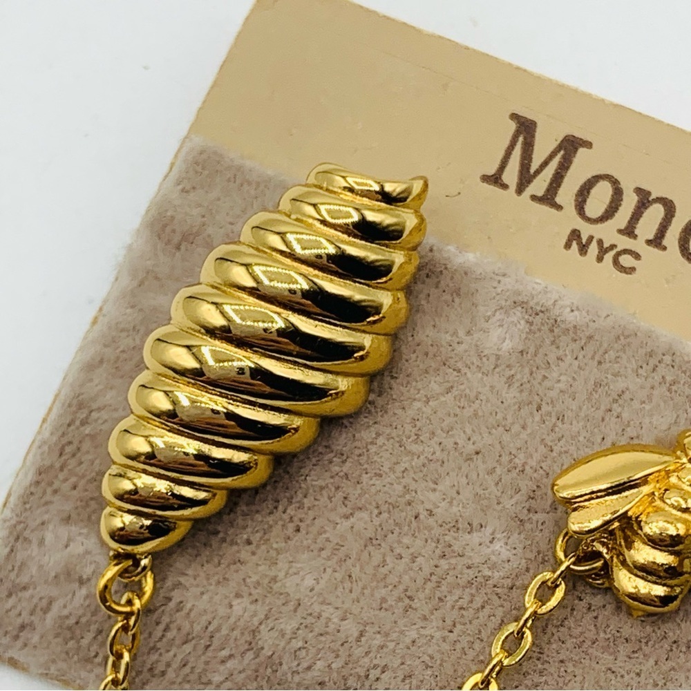 Vintage Signed Monet Gold Tone Bee with Hive Double Brooch Sweater Guard - Picture 4 of 9
